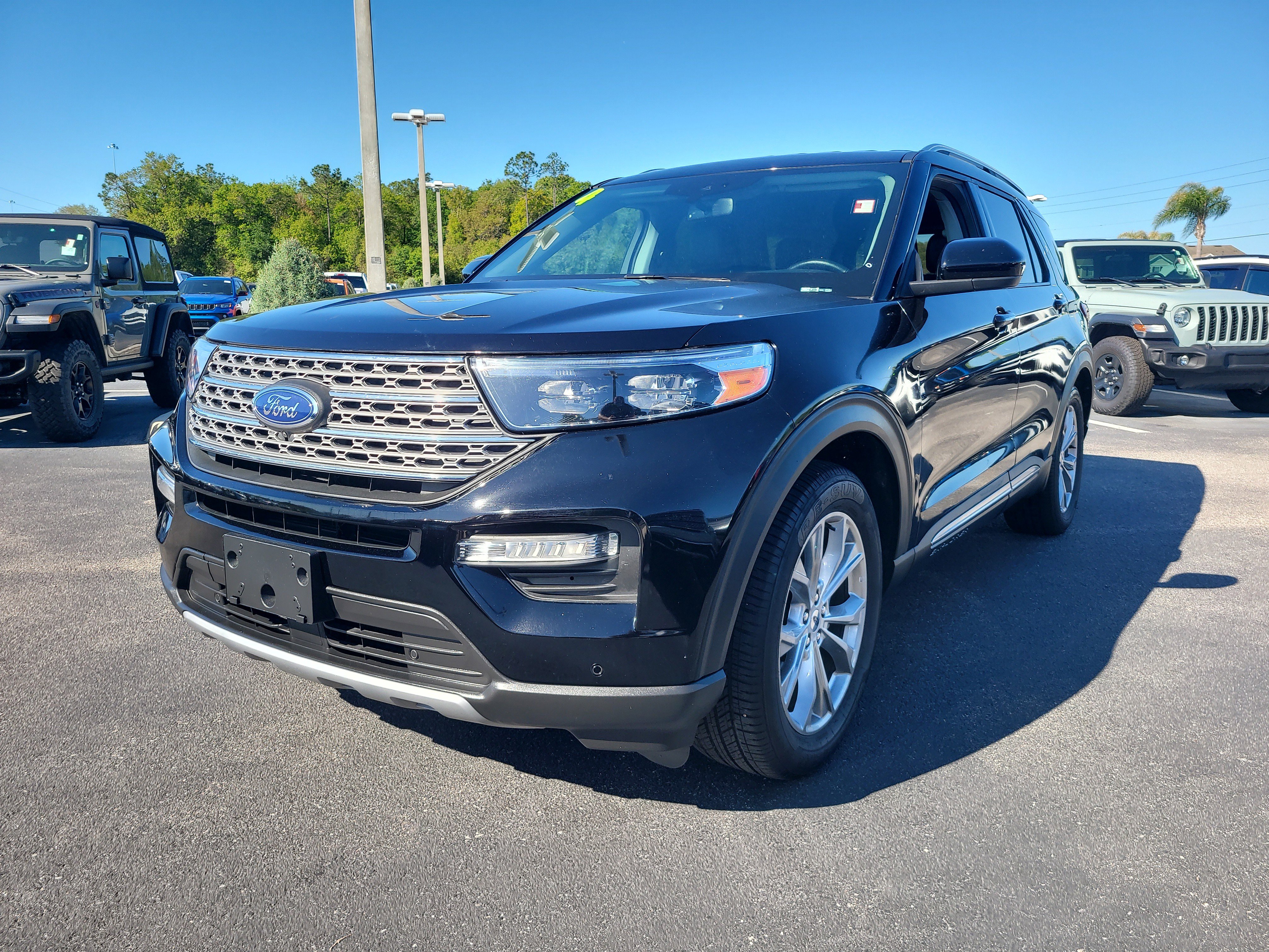 Used 2024 Ford Explorer Limited image 3