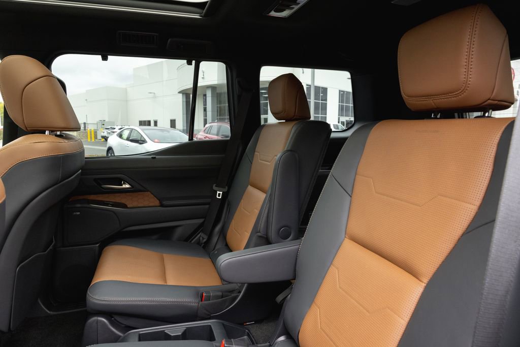 Used 2025 Lexus GX 550 w/ Accessory Package (Z1) AWD/4WD image 27