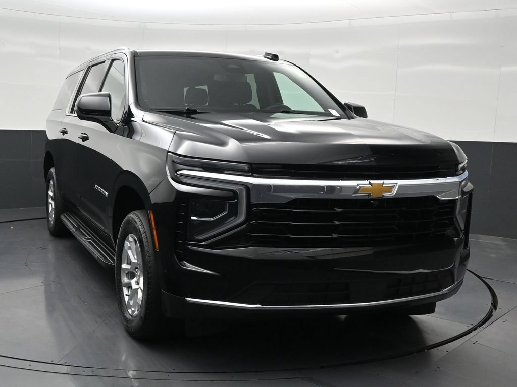 Used 2025 Chevrolet Suburban LS RWD image 8