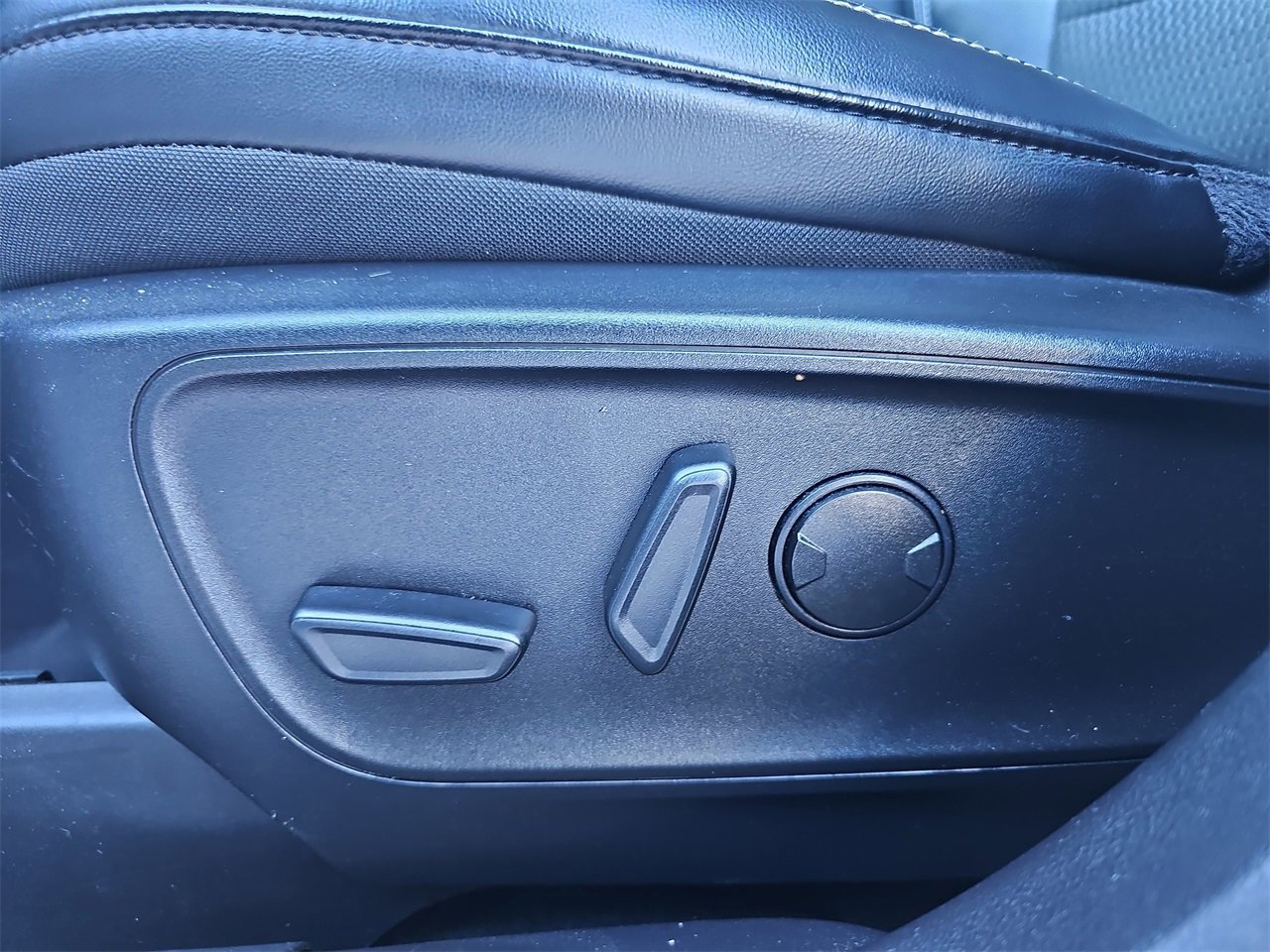 Used 2023 Ford Escape SE image 30