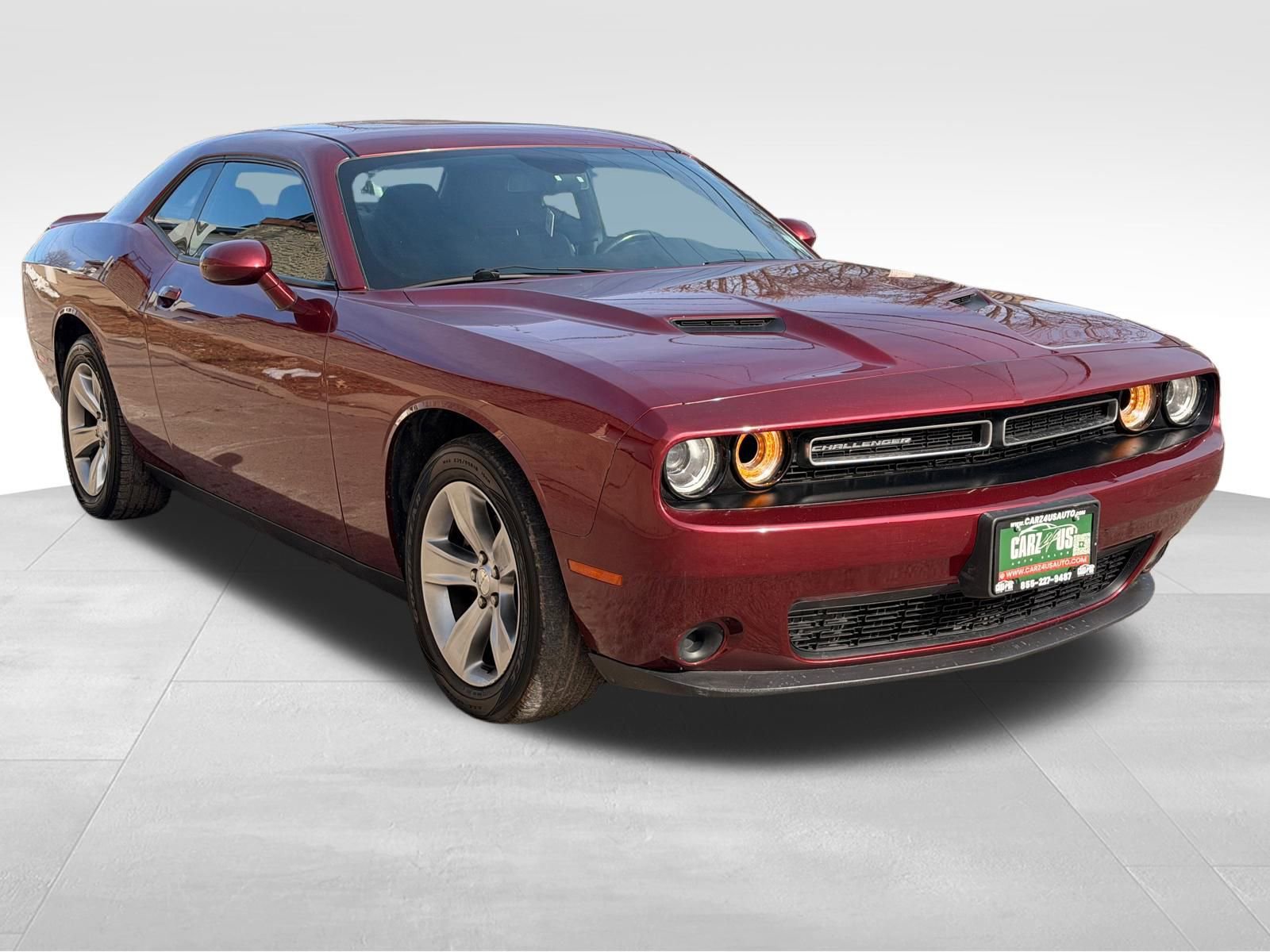Used 2018 Dodge Challenger SXT RWD image 3