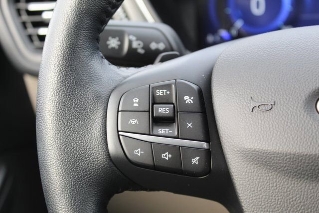 Used 2020 Ford Escape Titanium image 17