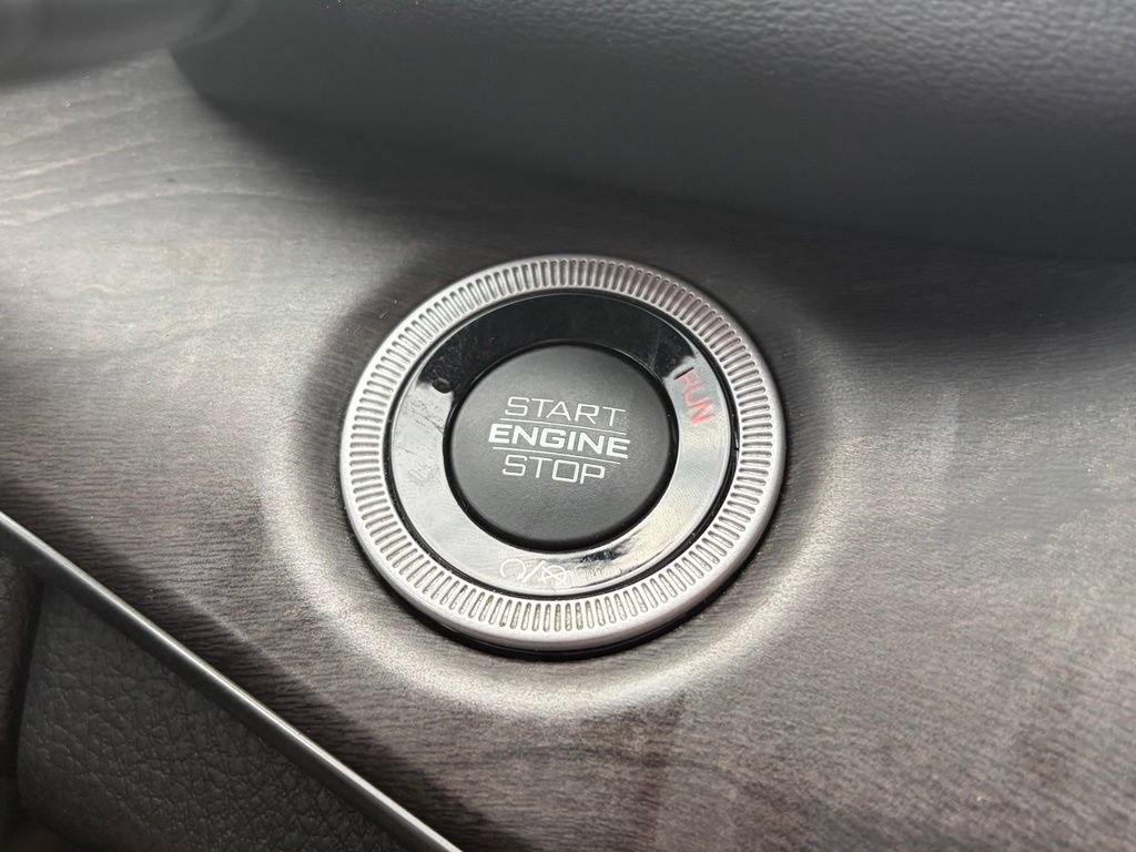 Used 2022 Jeep Grand Cherokee Overland AWD/4WD image 24