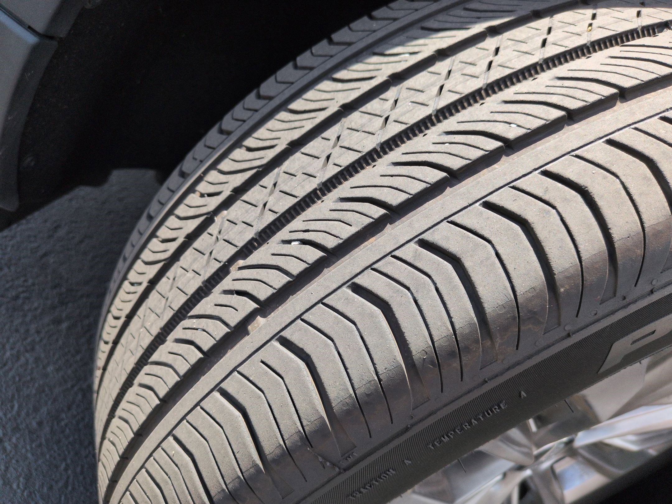 Used 2025 Cadillac XT4 Premium Luxury w/ Technology Package image 12