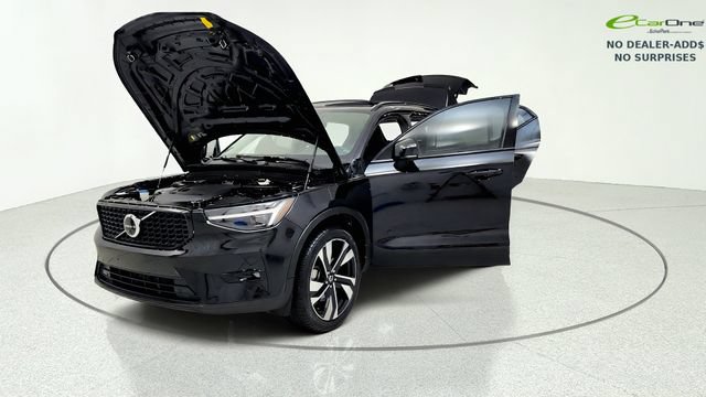 Used 2024 Volvo XC40 B5 Plus w/ Protection Package Premier AWD/4WD image 13