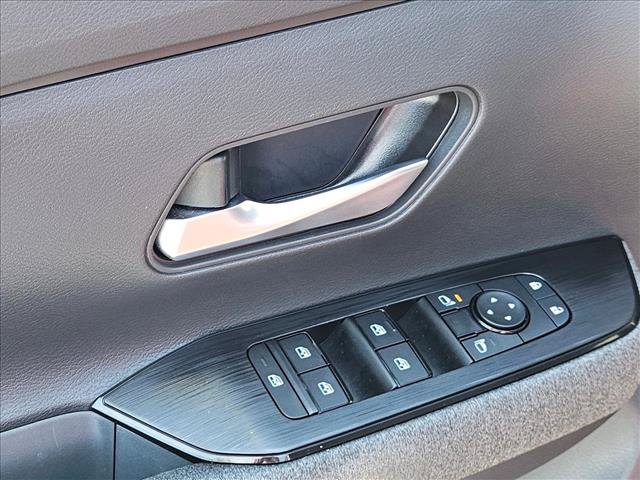 Certified 2025 Nissan Kicks SV FWD image 12