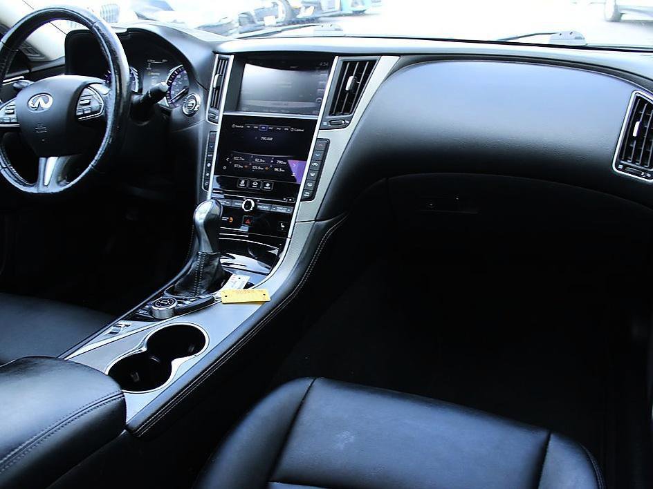 Used 2016 INFINITI Q50 3.0t Premium w/ Driver Assistance Package RWD image 18
