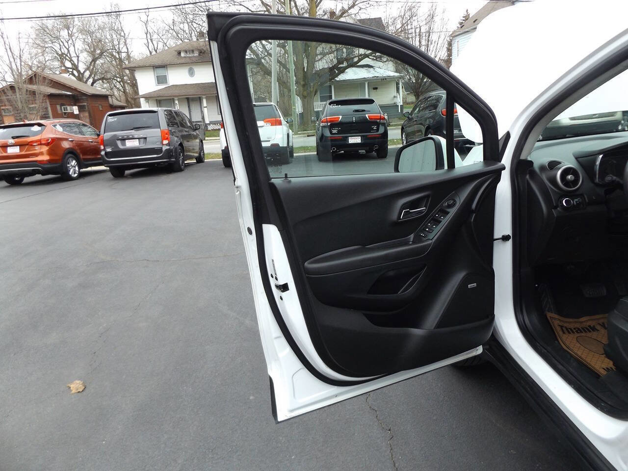 Used 2016 Chevrolet Trax LT w/ LT Sun and Sound Package image 18