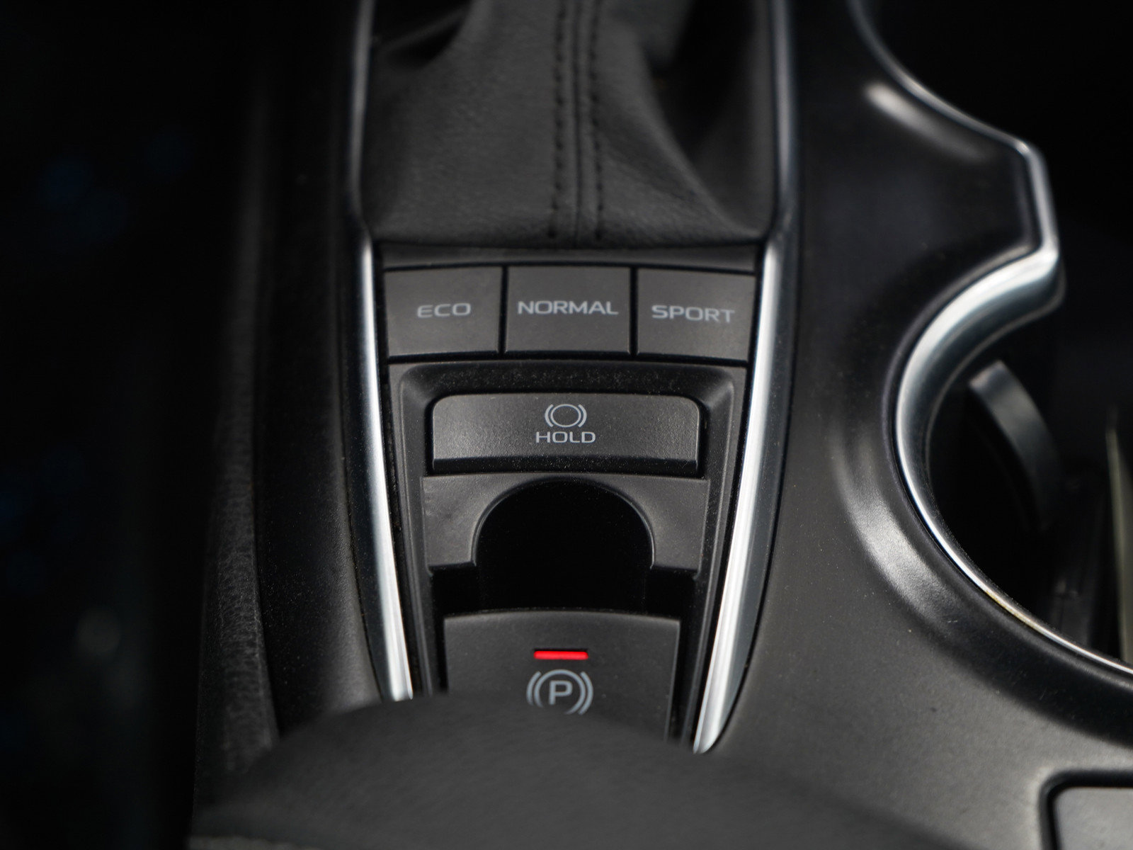 Used 2020 Toyota Camry XSE image 18