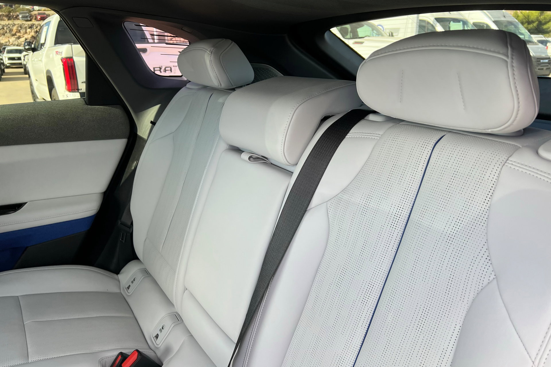 New 2026 Cadillac Optiq Sport 2 w/ LPO, Floor Liner Package AWD/4WD image 21