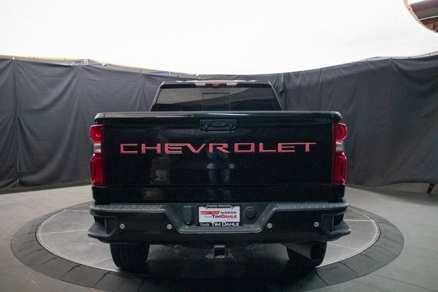 Used 2022 Chevrolet Silverado 2500 LTZ w/ LTZ Premium Package image 11