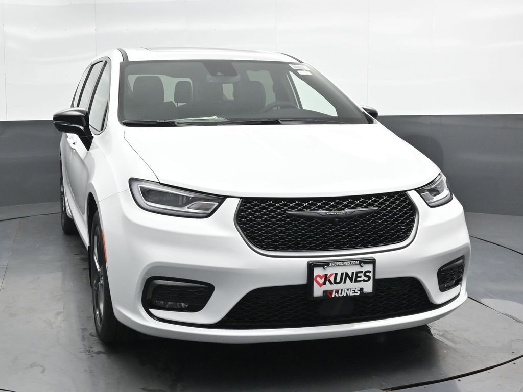 New 2026 Chrysler Pacifica Select image 4