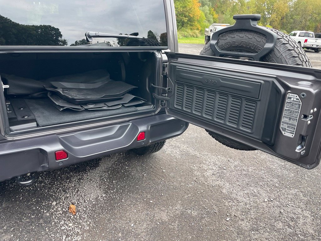 Used 2026 Jeep Wrangler Unlimited Sahara AWD/4WD image 9