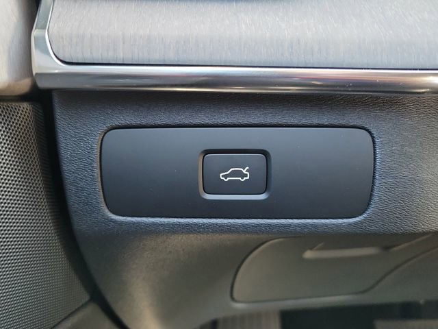 New 2026 Volvo XC90 B6 Ultra w/ Protection Package image 21