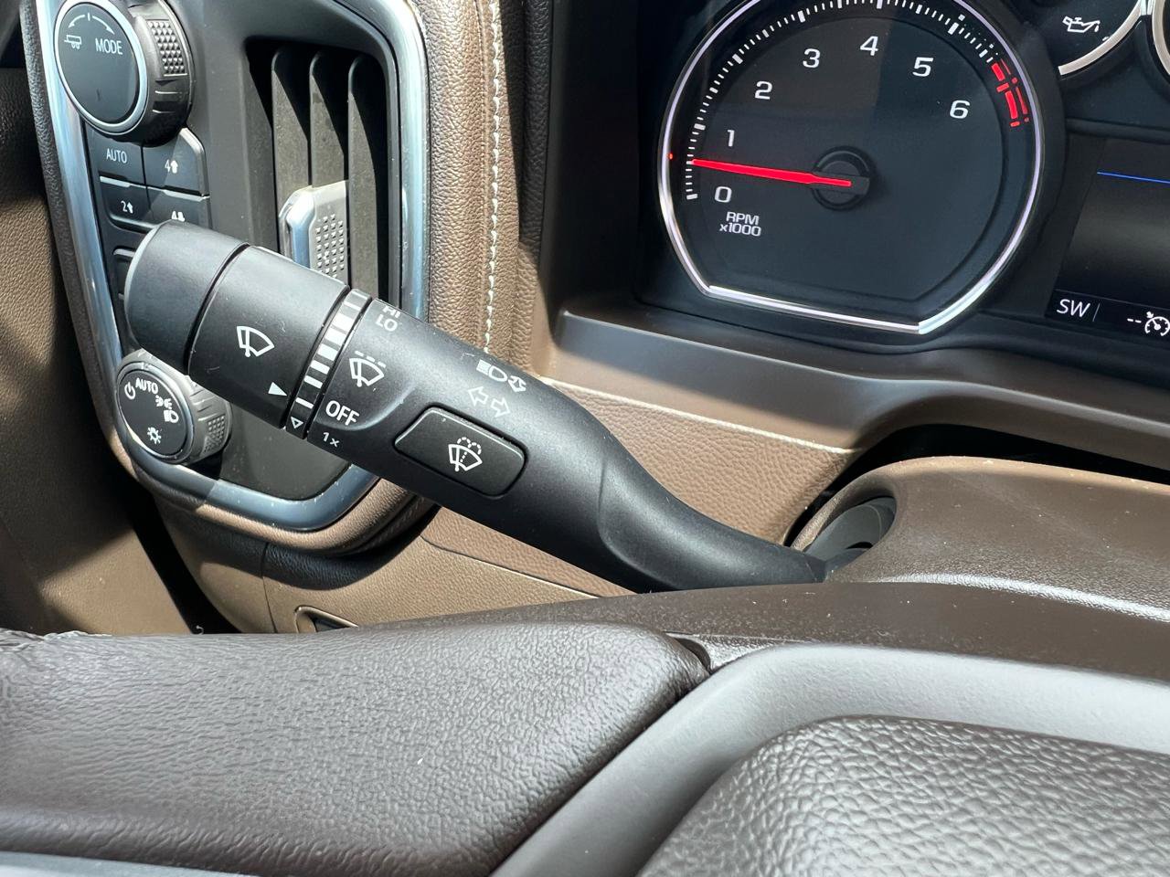 Used 2022 Chevrolet Silverado 1500 LT Trail Boss w/ Convenience Package II AWD/4WD image 26