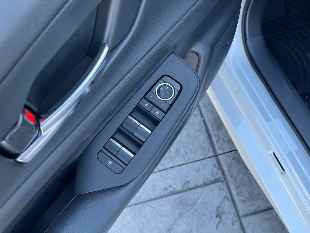 New 2026 Toyota Prius Plug-In Hybrid FWD image 12