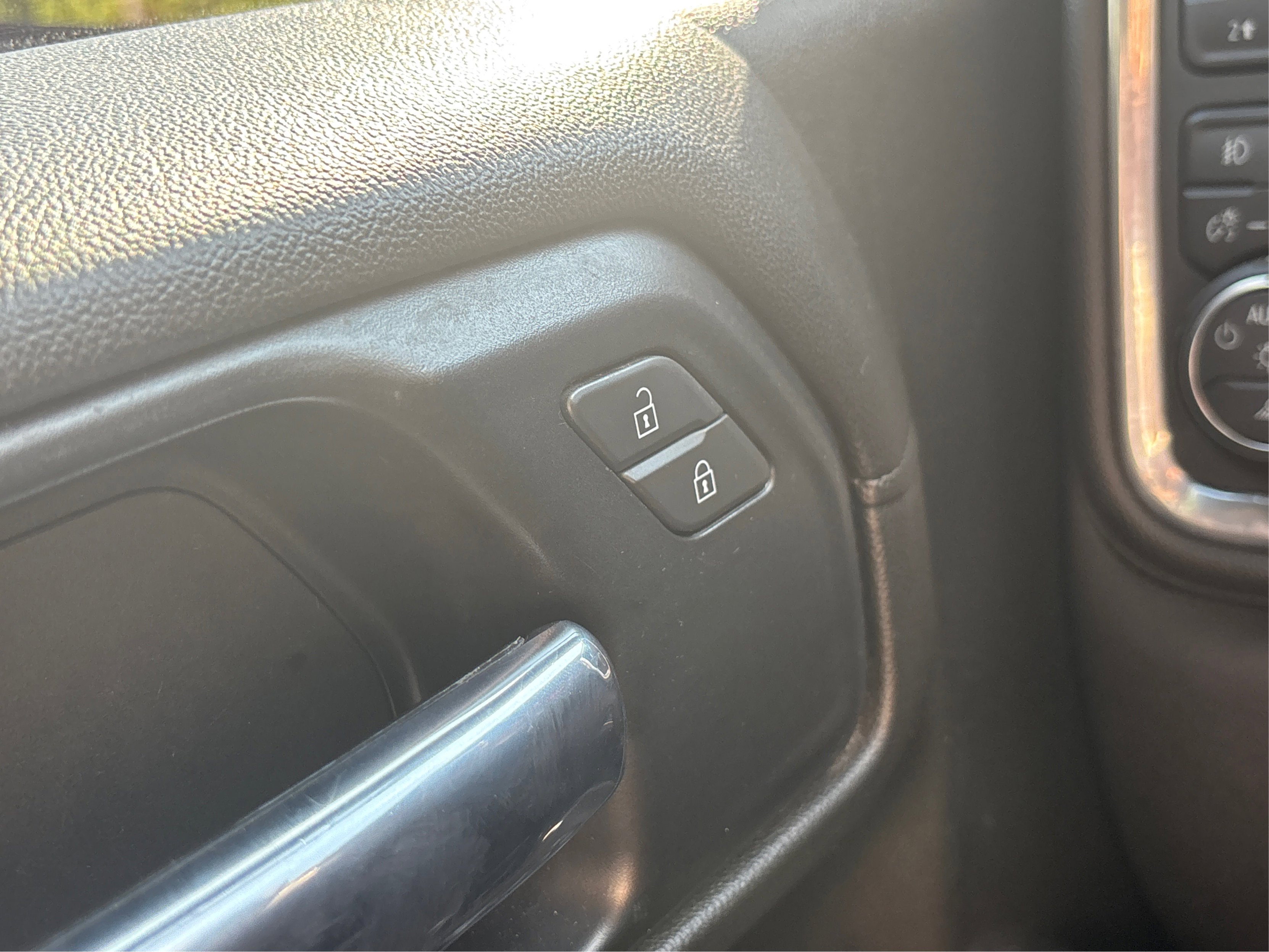 Used 2022 Chevrolet Silverado 1500 LT Trail Boss w/ LT Trail Boss Premium Package image 58