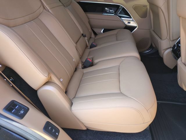 New 2026 Land Rover Range Rover Long Wheelbase SE AWD/4WD image 17