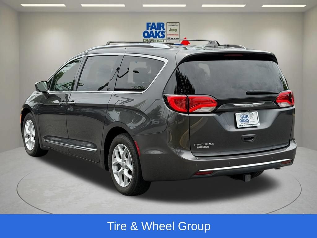 Used 2017 Chrysler Pacifica Touring-L Plus w/ Advanced Safetytec Group FWD image 10