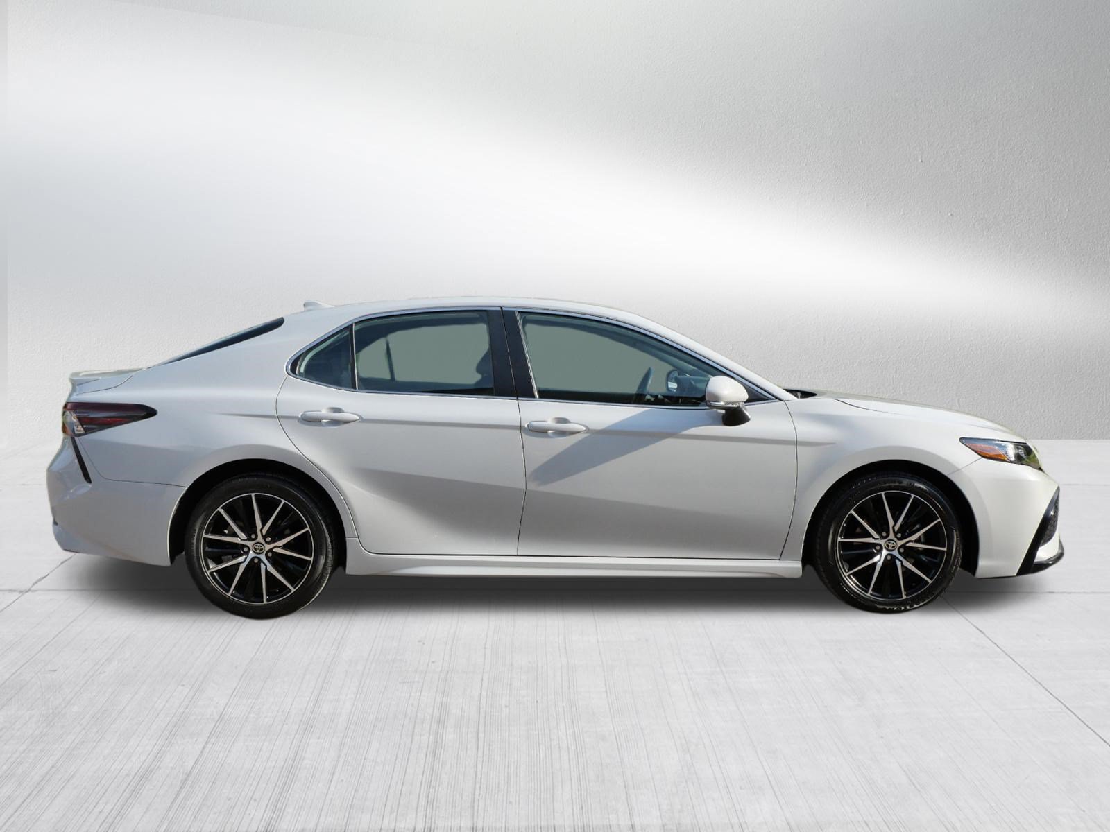 Certified 2024 Toyota Camry SE FWD image 9