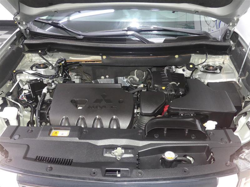 Used 2020 Mitsubishi Outlander SE image 12