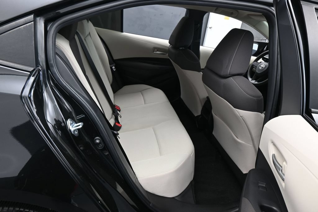 Used 2021 Toyota Corolla LE FWD image 31