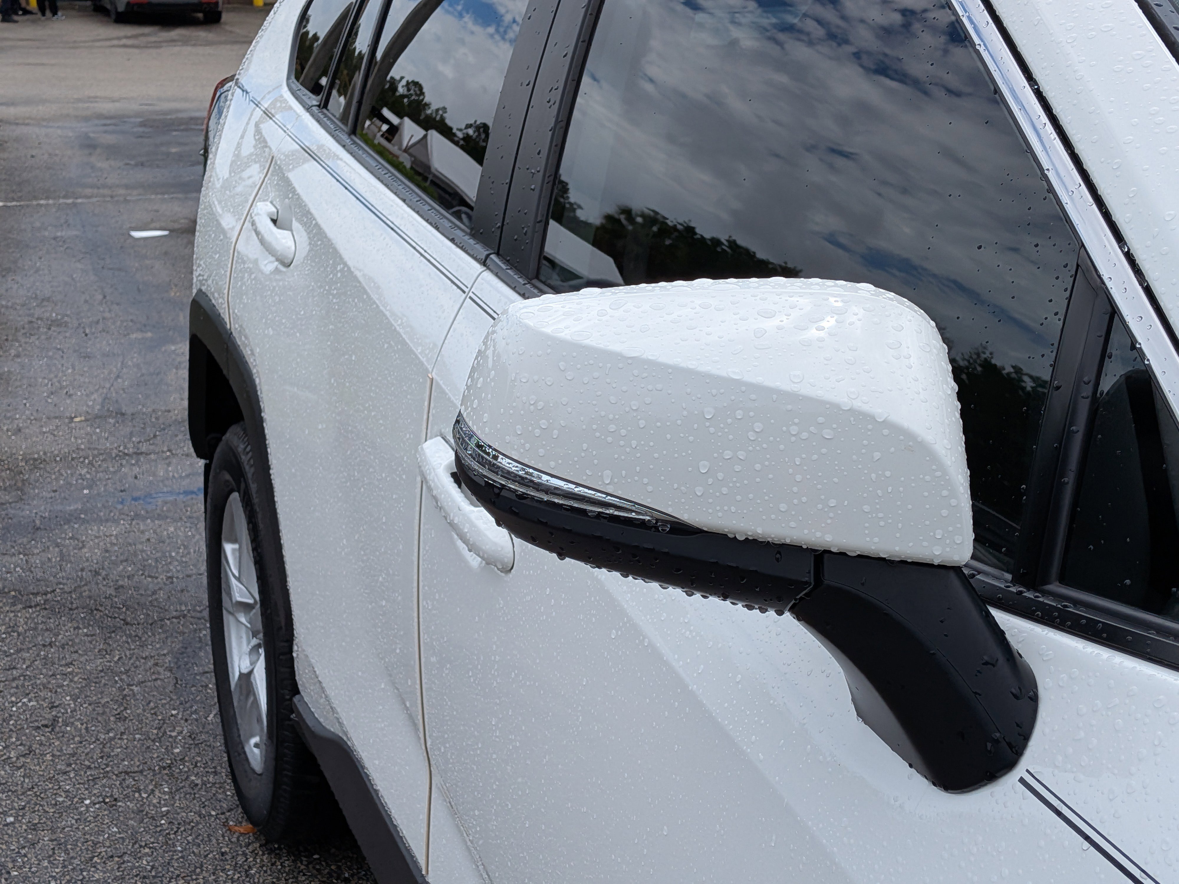 Used 2019 Toyota RAV4 XLE w/ Convenience Package image 12