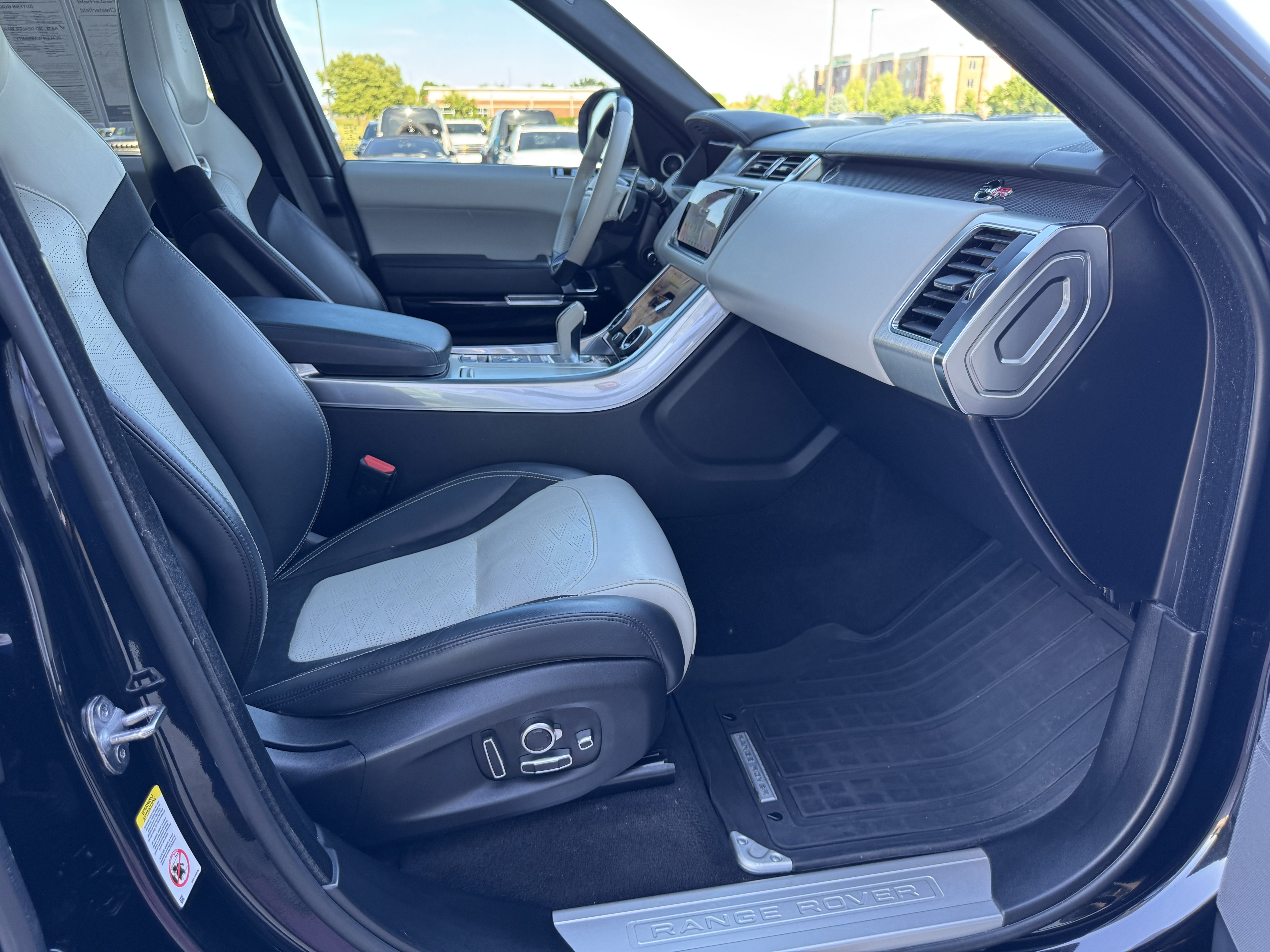 Used 2022 Land Rover Range Rover Sport SVR AWD/4WD image 3