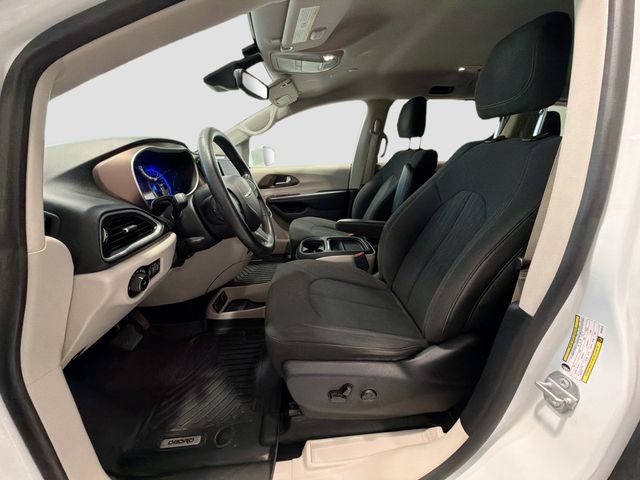 Used 2019 Chrysler Pacifica Touring Plus w/ Advanced Safetytec Group FWD image 18