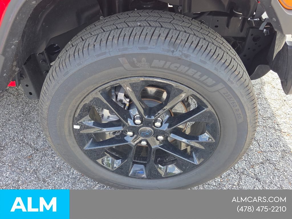 Used 2025 Jeep Wrangler Unlimited Sahara w/ Safety Group AWD/4WD image 19