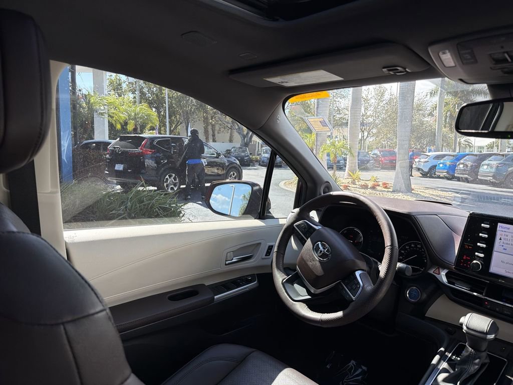 Used 2024 Toyota Sienna Platinum image 15