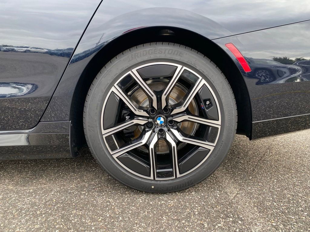 New 2026 BMW 750e xDrive image 5