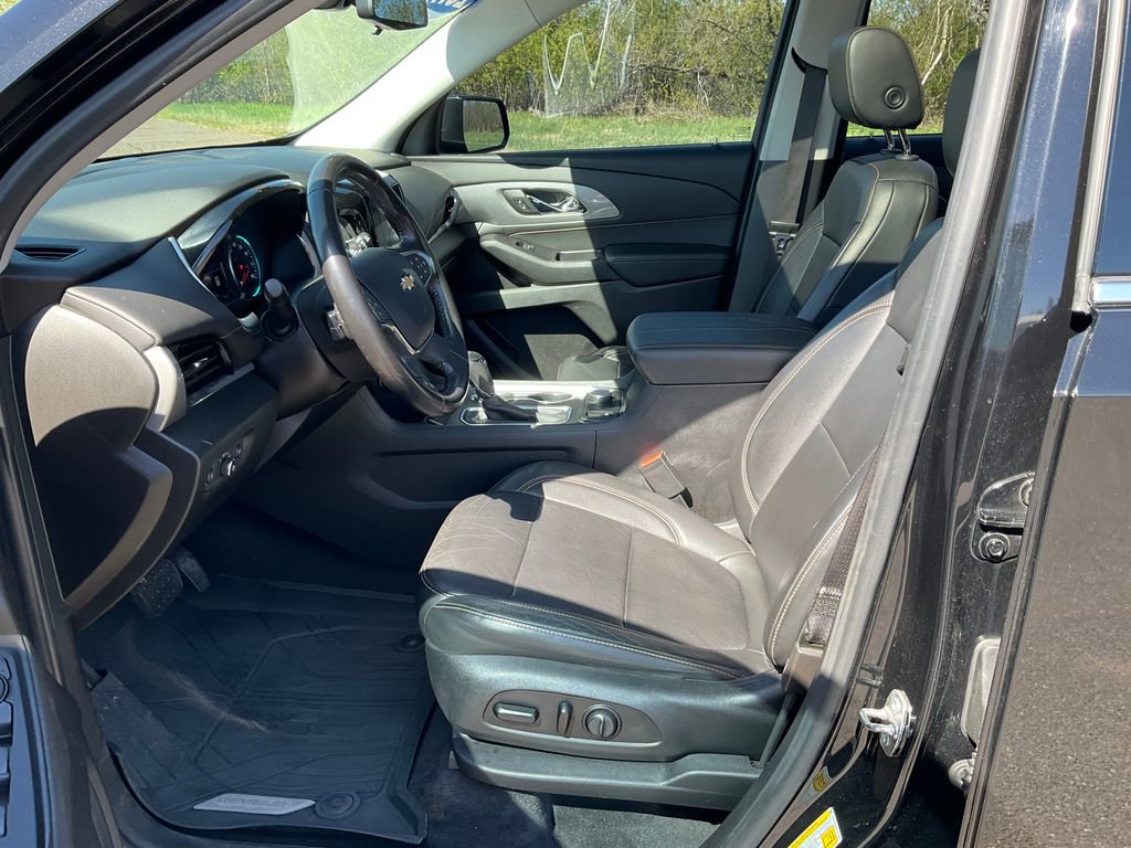 Used 2019 Chevrolet Traverse LT w/ LPO, Blackout Package AWD/4WD image 2