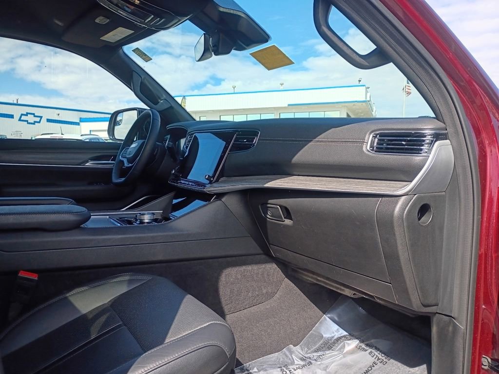 Used 2024 Jeep Wagoneer Series III AWD/4WD image 11