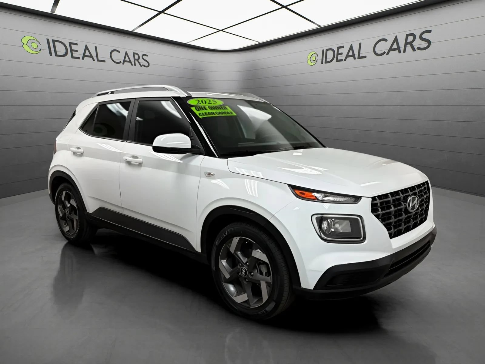 Used 2025 Hyundai Venue SEL FWD image 3