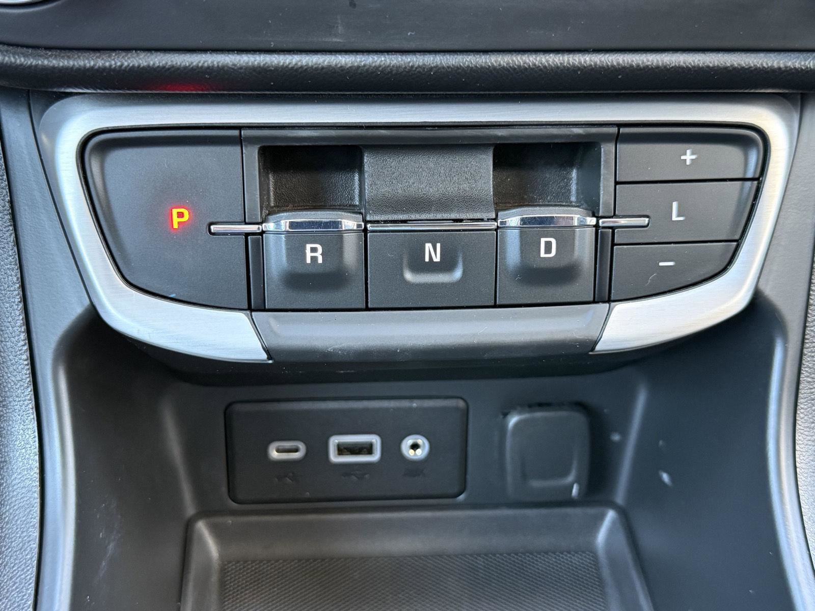 Used 2023 GMC Terrain SLE w/ Driver Convenience Package image 18