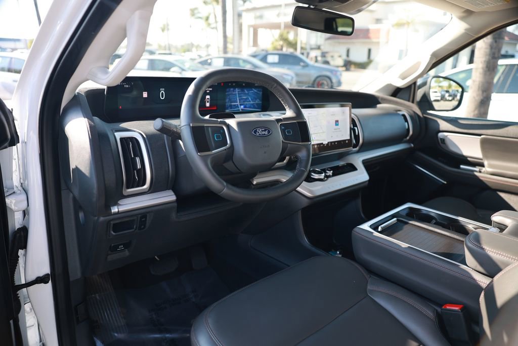 Used 2025 Ford Expedition Active image 16