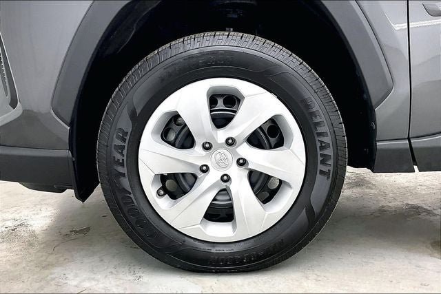 Used 2022 Toyota RAV4 LE AWD/4WD image 10