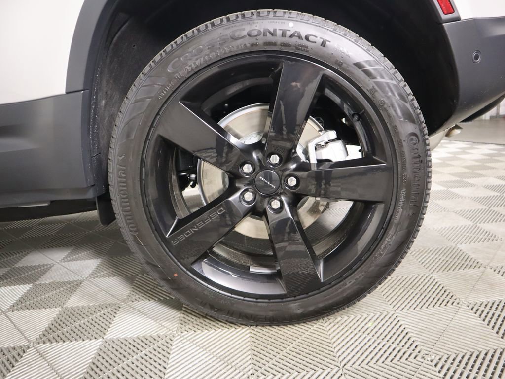 New 2026 Land Rover Defender 110 S image 31