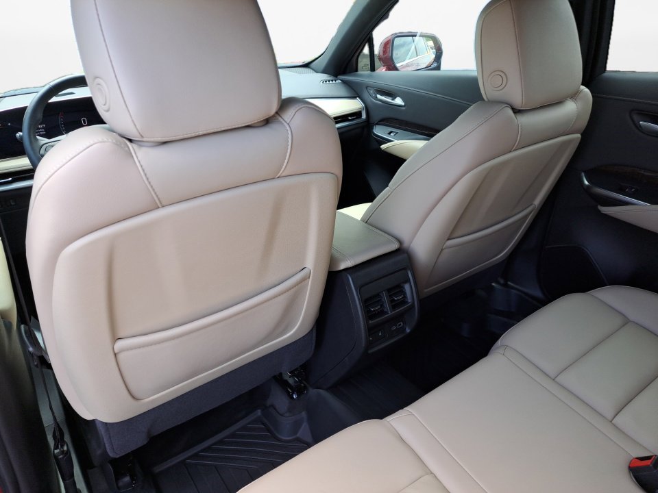 Used 2025 Cadillac XT4 Premium Luxury w/ Cold Weather Package FWD image 13