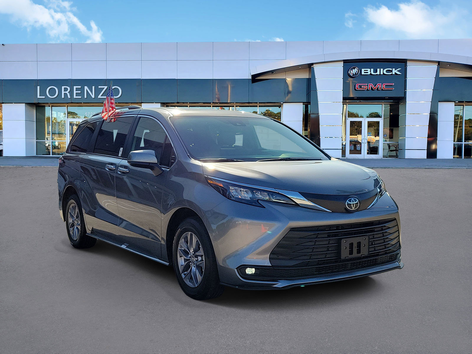 Used 2026 Toyota Sienna XLE FWD image 3