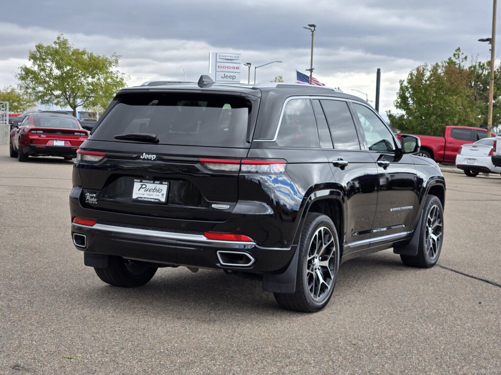 Used 2023 Jeep Grand Cherokee Summit AWD/4WD image 3