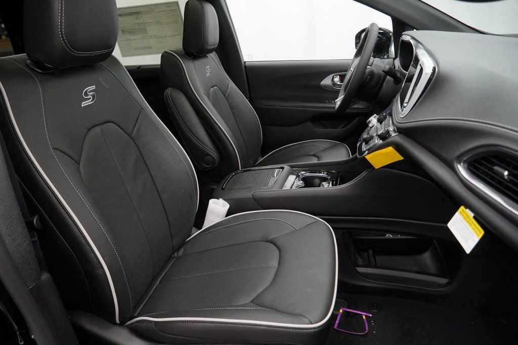 New 2026 Chrysler Pacifica Limited w/ S Appearance Package image 32