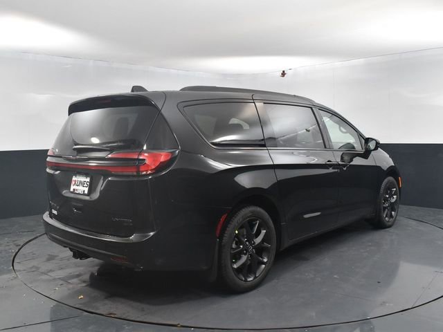 New 2026 Chrysler Pacifica Limited w/ S Appearance Package image 9