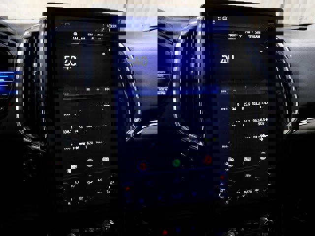 Used 2023 Ford Edge Titanium image 27