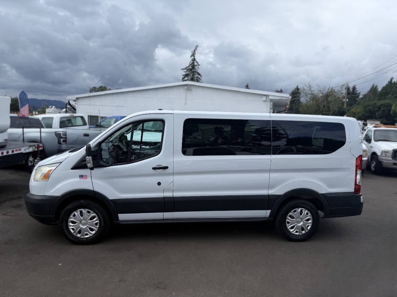 Used 2016 Ford Transit 150 XLT RWD image 5