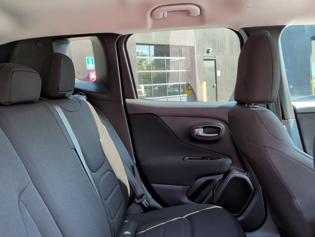 Used 2020 Jeep Renegade Latitude FWD image 23