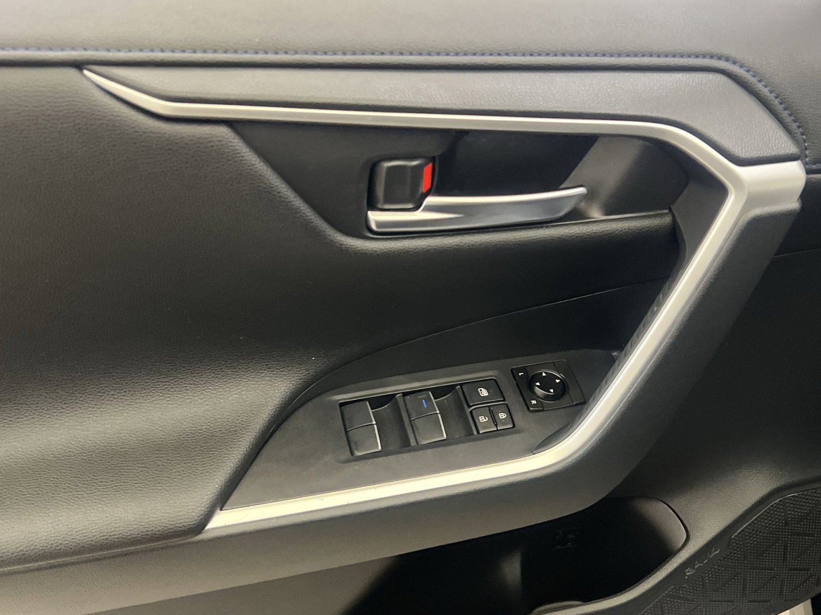 Used 2019 Toyota RAV4 XSE image 13