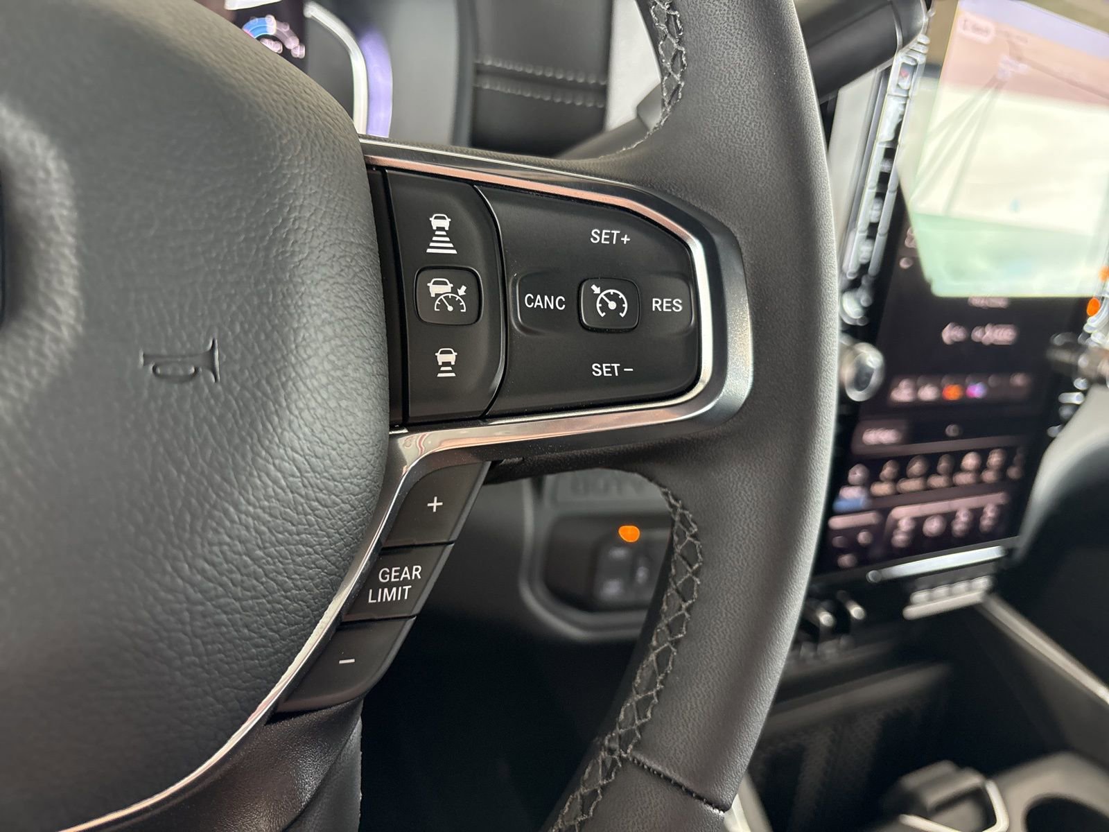 Used 2026 RAM 2500 Laramie AWD/4WD image 32