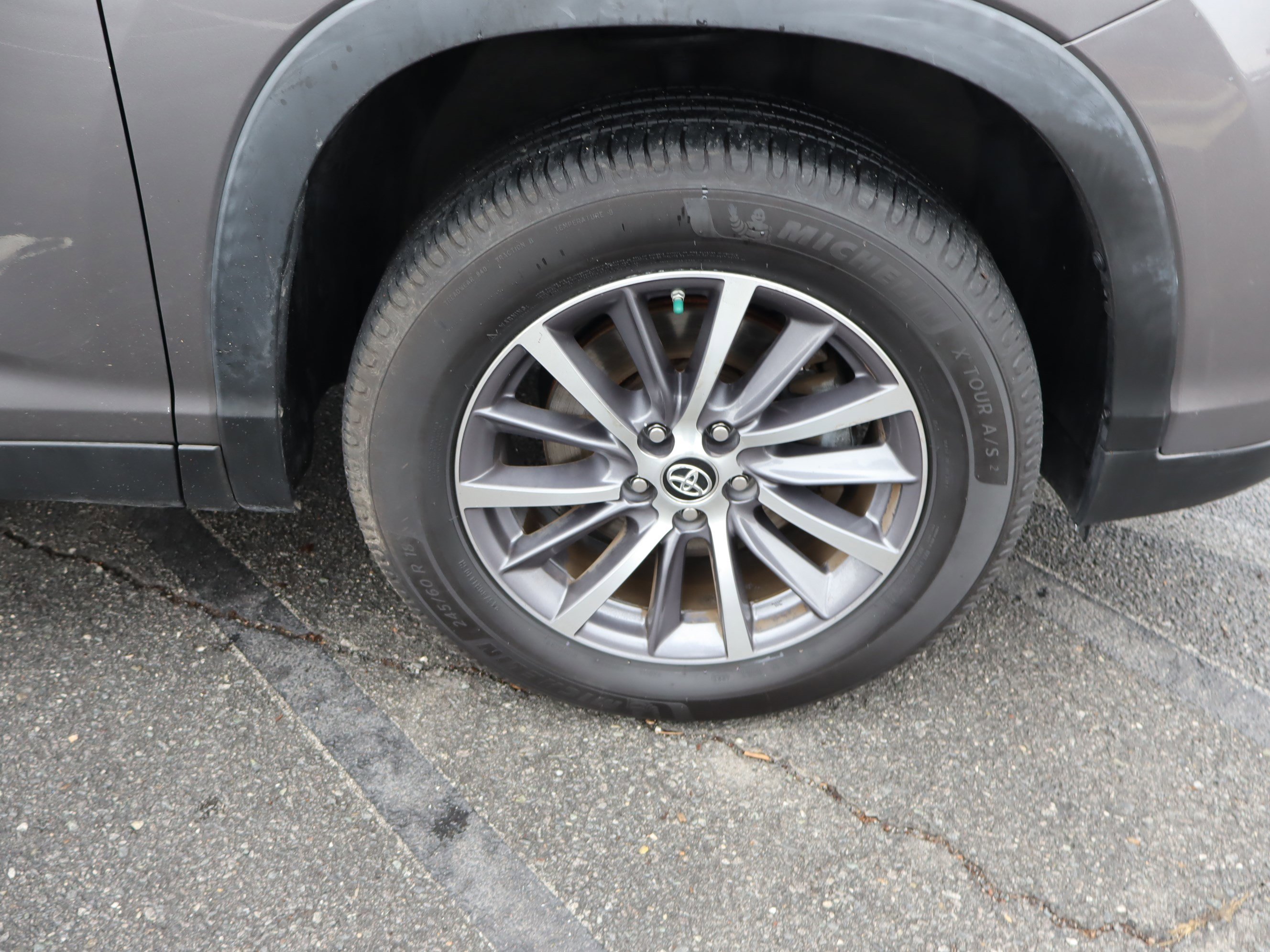 Used 2019 Toyota Highlander XLE image 40